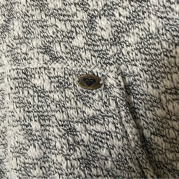 Roxy Y2K Women's Textured Gray V-Neck Hoodie Sweater Bell Sleeves sz XS - Picture 4 of 5